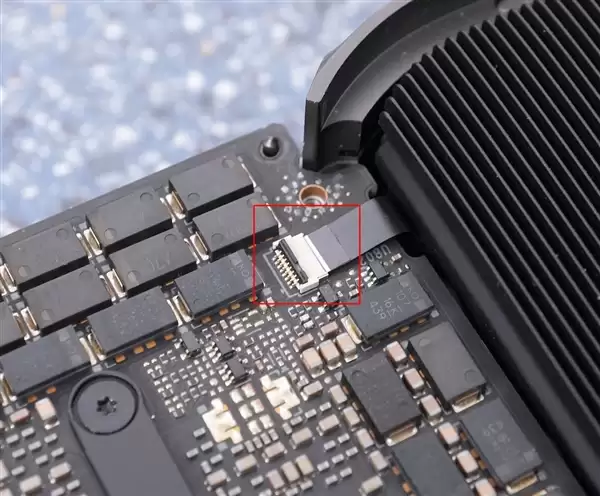 PCIe接口损坏 2万元的RTX 5090原地报废！NVIDIA终于同意换新