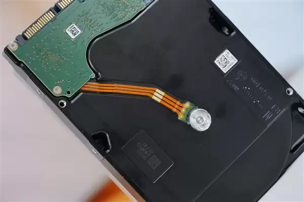 每碟片3TB！希捷银河Exos M 30TB硬盘图赏