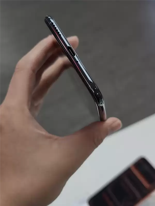 史上最薄Mate直板机！华为Mate70 Air正式官宣：今日预售