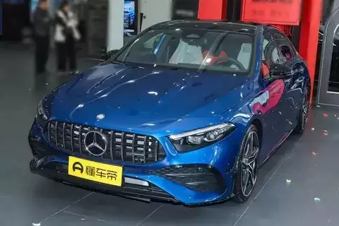 奔驰A级AMG选2025款还是改款？差价5300元配置却无区别