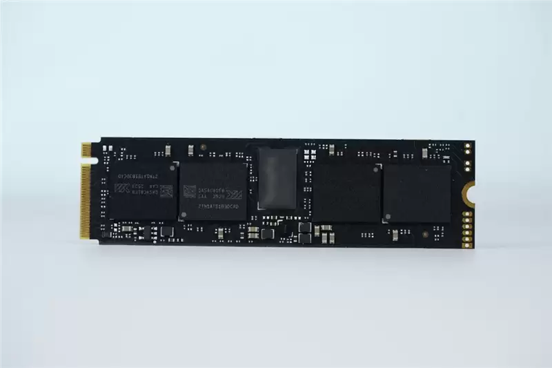 无散热也能满血!长江存储致态小翼e7 1TB SSD评测:原厂品质保障下的性价比王者