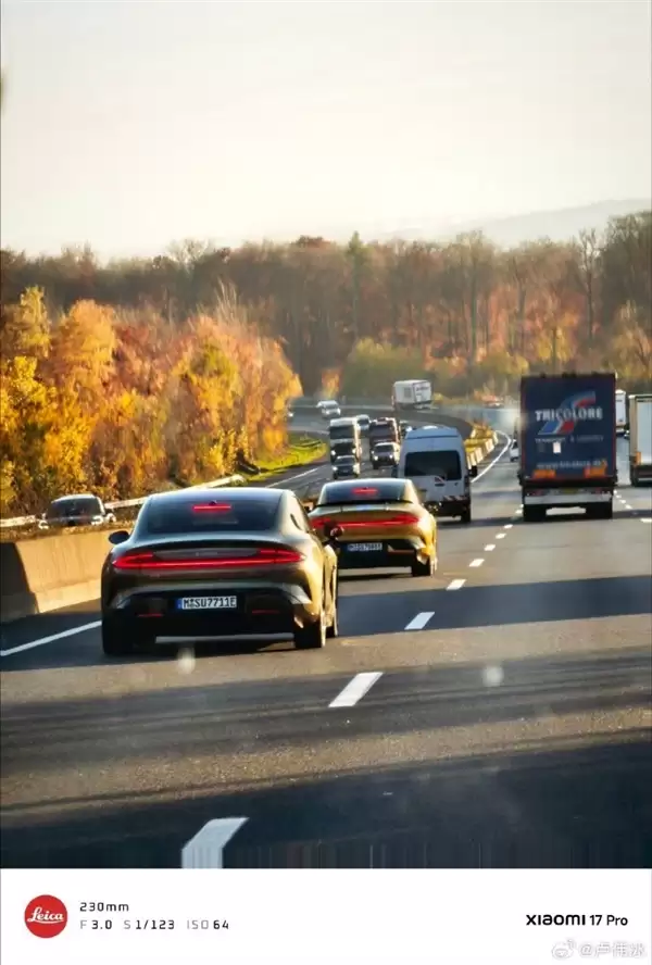 卢伟冰德国不限速高速试驾小米SU7！最高飙到260km/h 依然非常稳