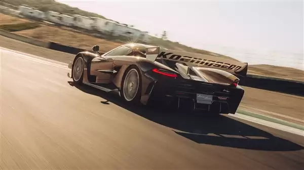 “最快量产车”易主：科尼赛克新超跑刷新拉古纳塞卡赛道纪录