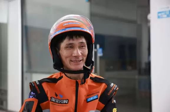 外卖业首次养老、医疗保险全覆盖 淘宝闪购骑士申请社保补贴最高100% 