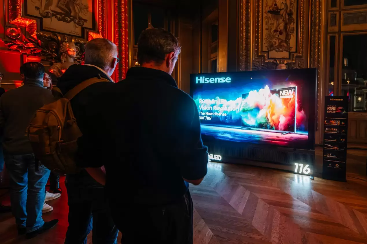 海信 RGB-Mini LED 电视 UX 携帝瓦雷炸场！在法国巴黎歌剧院大秀“好声音”