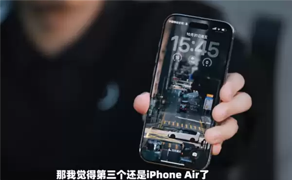 李想谈iPhone Air使用感受：整体很满意 但有续航焦虑