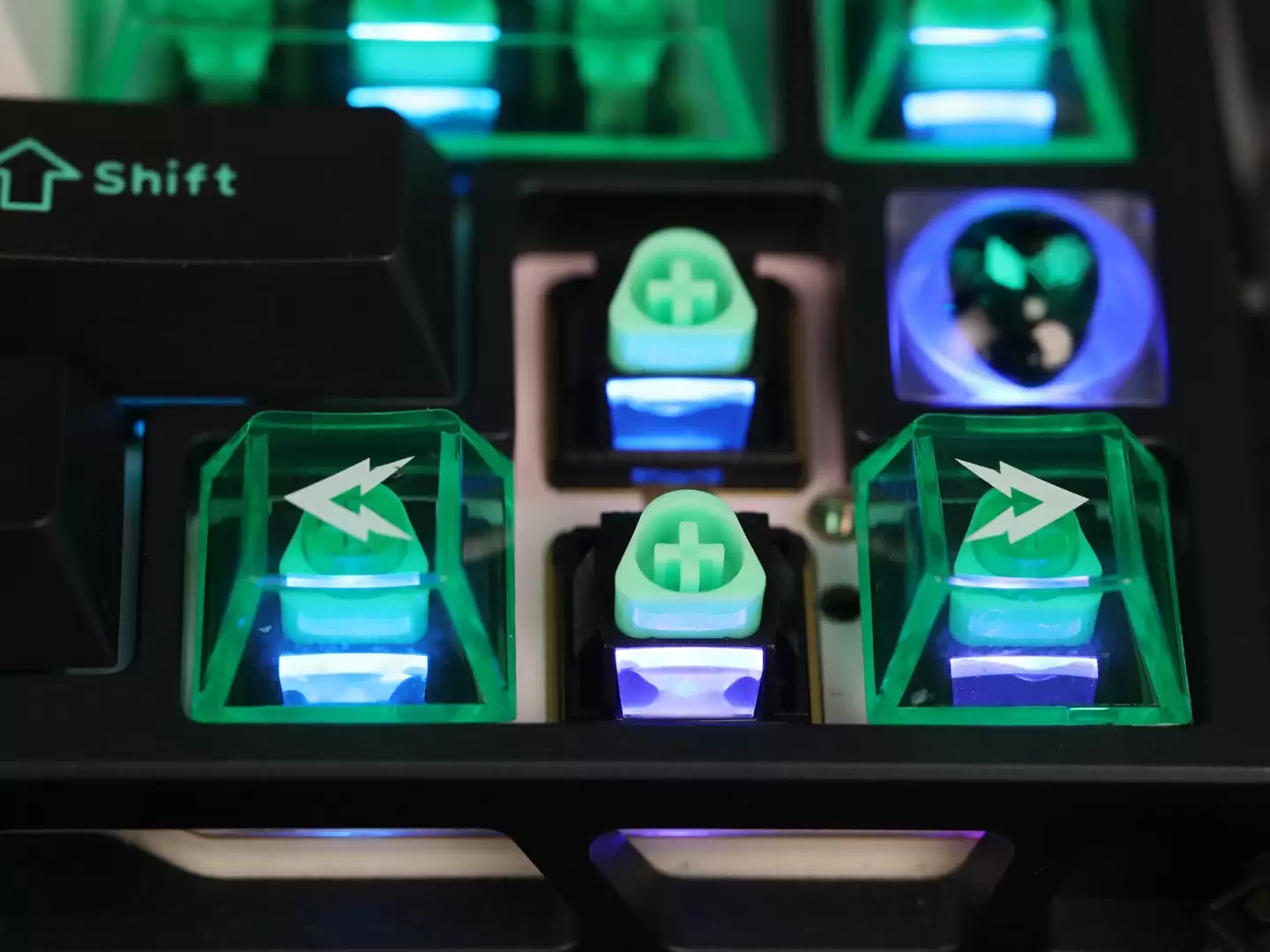 佳达隆推出异形键盘轴体 —— 三角磁轴，可选轻/重压力版本