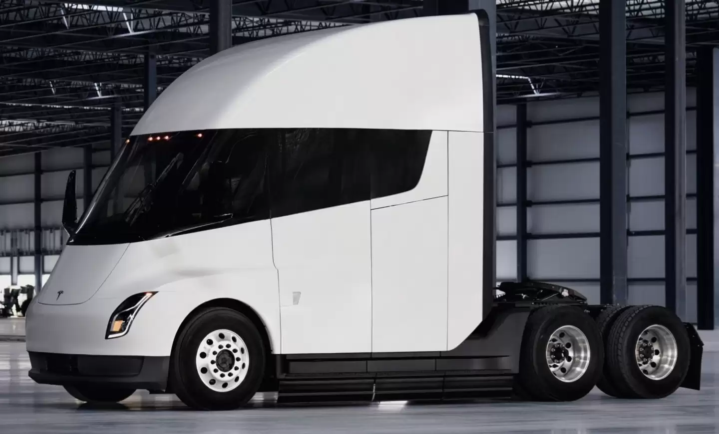 特斯拉发布量产版Semi电动重卡，2026年投产