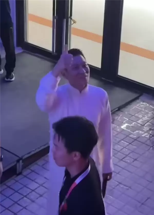 刘德华全运会彩排再唱《中国人》 网友:梦回1997!