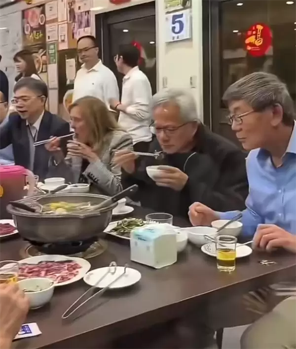 黄仁勋年内第四度造访中国台湾 打卡牛肉火锅店 边吃边卖萌