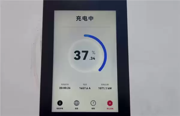 华为兆瓦闪充实测:三把枪同时插 功率接近2000kW!