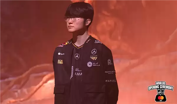 KT对战T1！《英雄联盟》S15总决赛开幕式：邓紫棋亮相演唱主题曲 首位中国歌手主唱