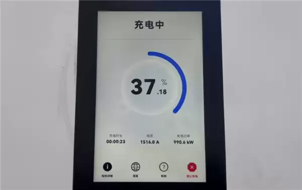华为兆瓦闪充实测:三把枪同时插 功率接近2000kW!