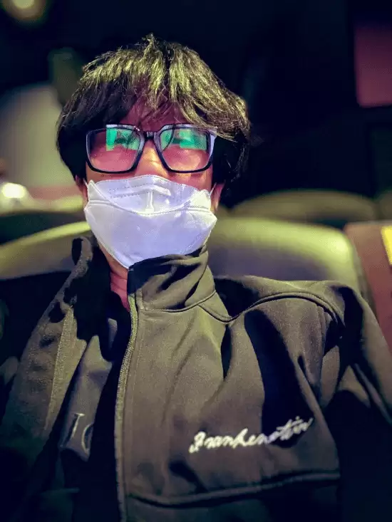 充气腰垫助阵，畅享铁血战士全新冒险