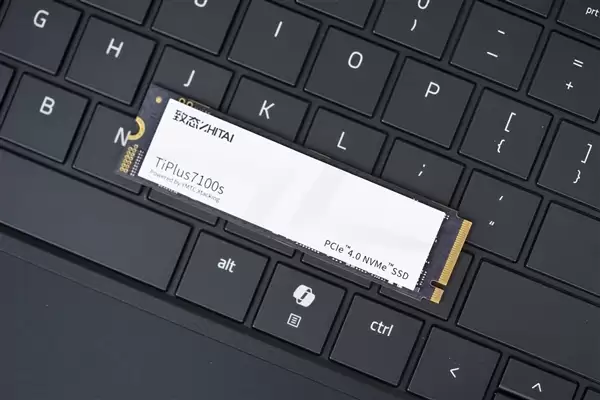疾速7400MB/s！长江存储致态TiPlus7100s 2TB SSD图赏