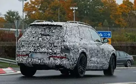 奥迪Q9霍希版曝光：2026年将推旗舰豪华SUV