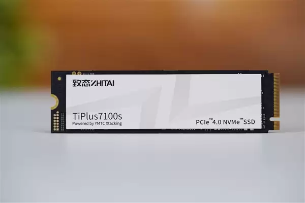疾速7400MB/s！长江存储致态TiPlus7100s 2TB SSD图赏