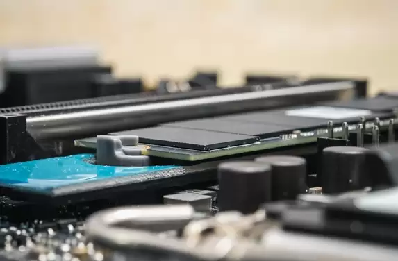 2024全球SSD出货量降14% 中国品牌逆势崛起