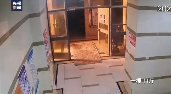 南京电动自行车火灾致15死 安全隐患引发新规实施