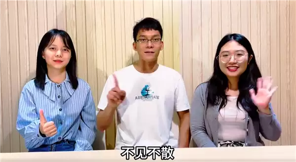 曾高考16次!唐尚珺宣布要直播了:身边还多了两名女校友