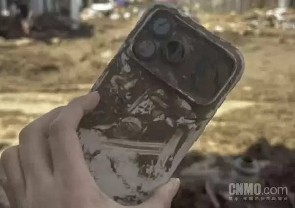 超耐造!iPhone 17 Pro Max埋入洪水中三天奇迹生还