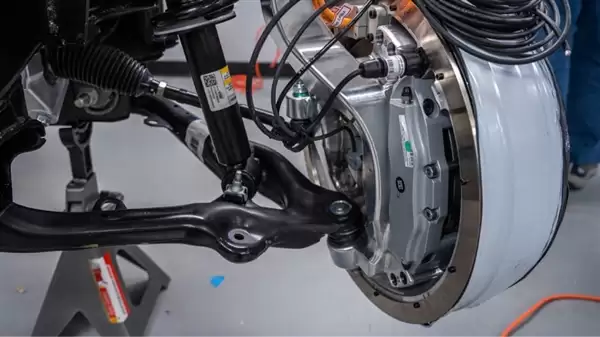 全国首台量产！轮毂电机版东风奕派007申报：功率400千瓦