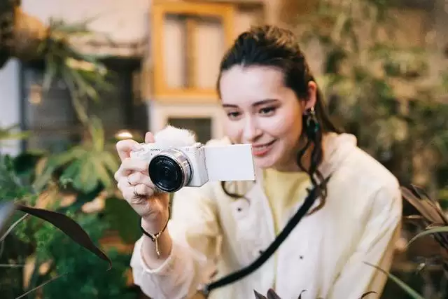 E PZ 16-50 mm 新镜头套装:索尼 ZV-E10 微单相机 3478 元新低