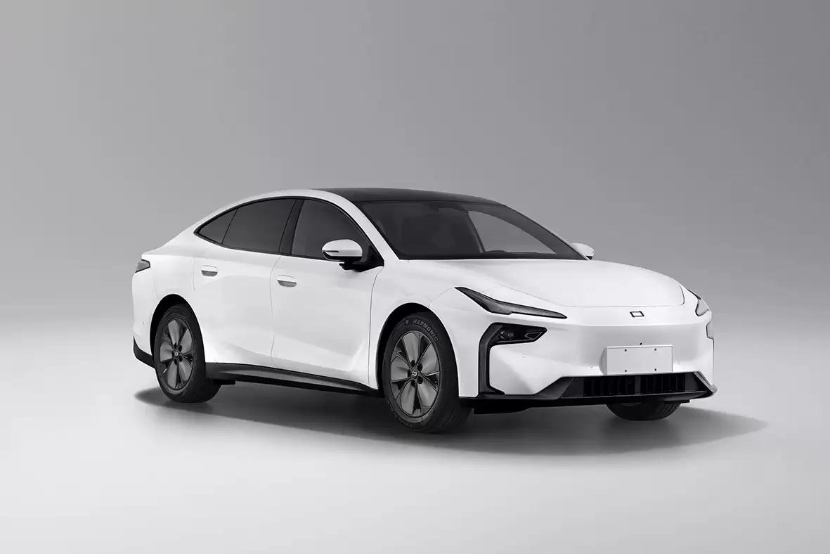 一汽奔腾首款纯电中大型轿车越意 08 申报：外观简洁，配备“FAW”尾标