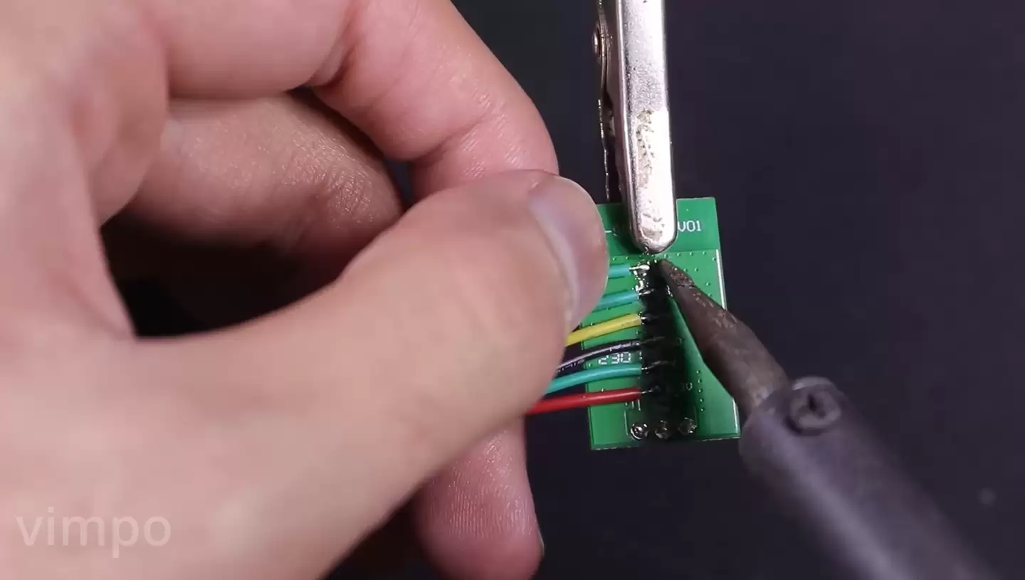 灯泡也能跑《我的世界》服务器？DIY大神用192MHz RISC-V芯片点亮微型世界