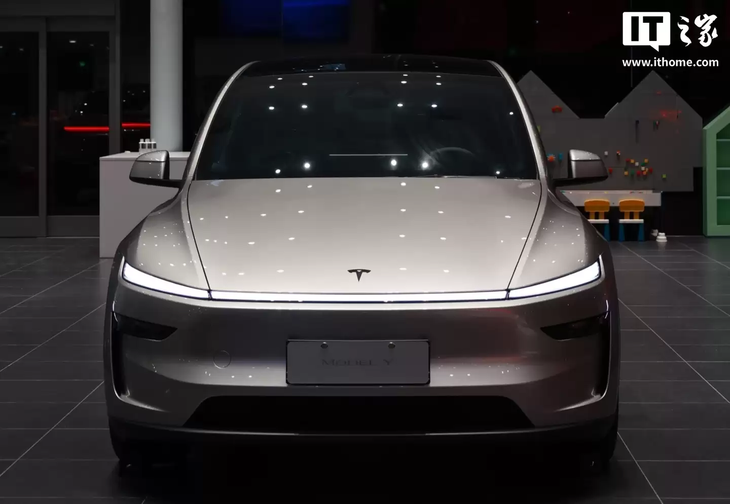 特斯拉 Model Y L 交流外供电适配器上架，售价 599 元