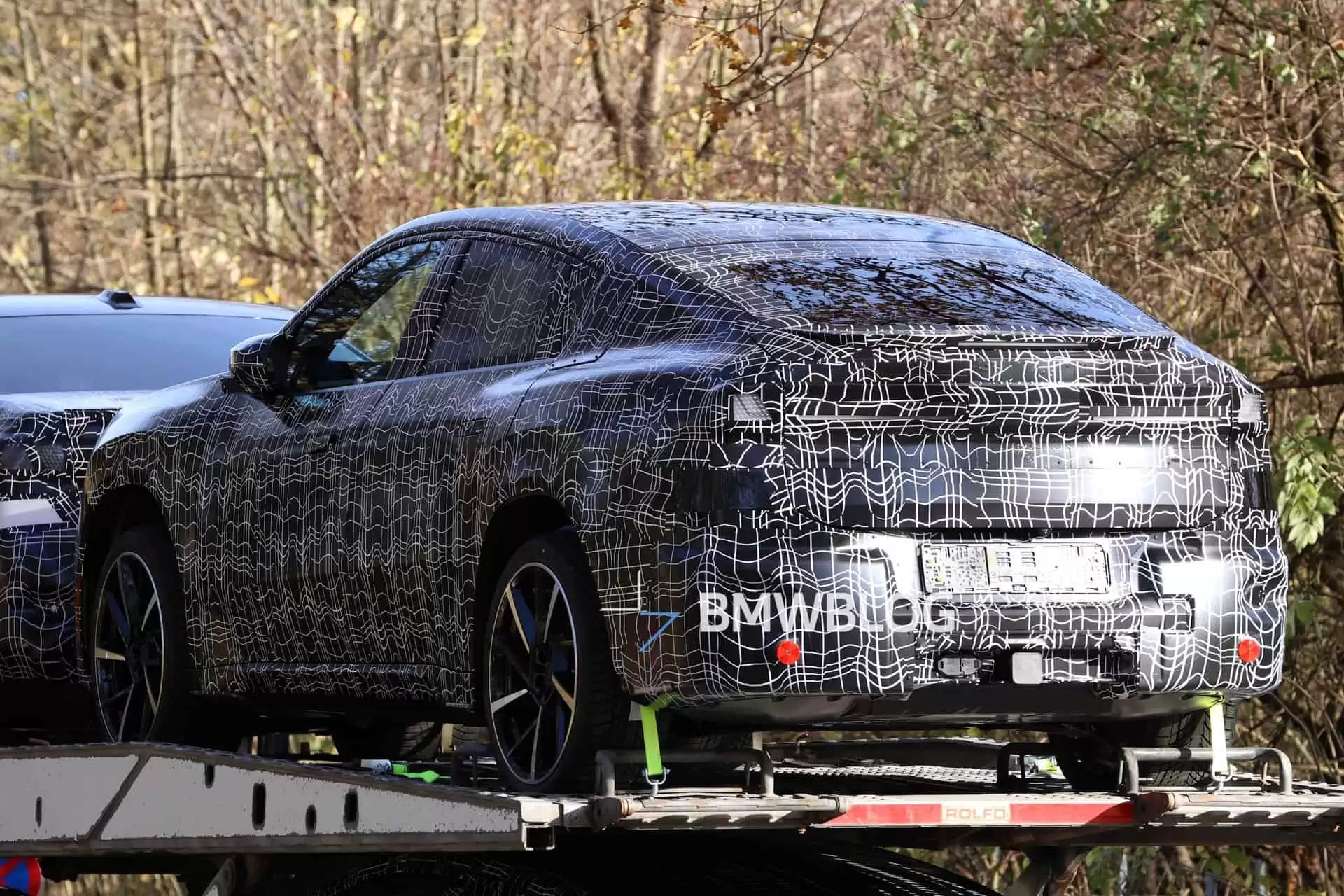 宝马第二款纯电轿跑 SUV：iX4 渲染图首曝，溜背造型、运动风格