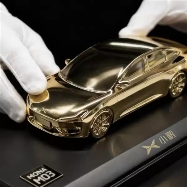 限量200台!小鹏商城发售Mona M03 24K镀金车模:仅售398元