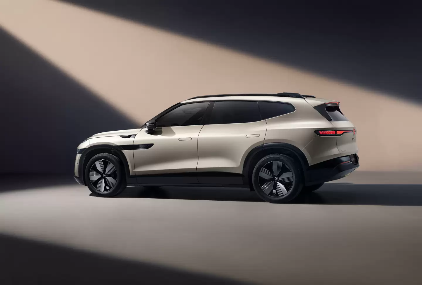 大众安徽首款中大型 SUV 与众 08 申报:姿态运动,长 5 米、续航 700 公里