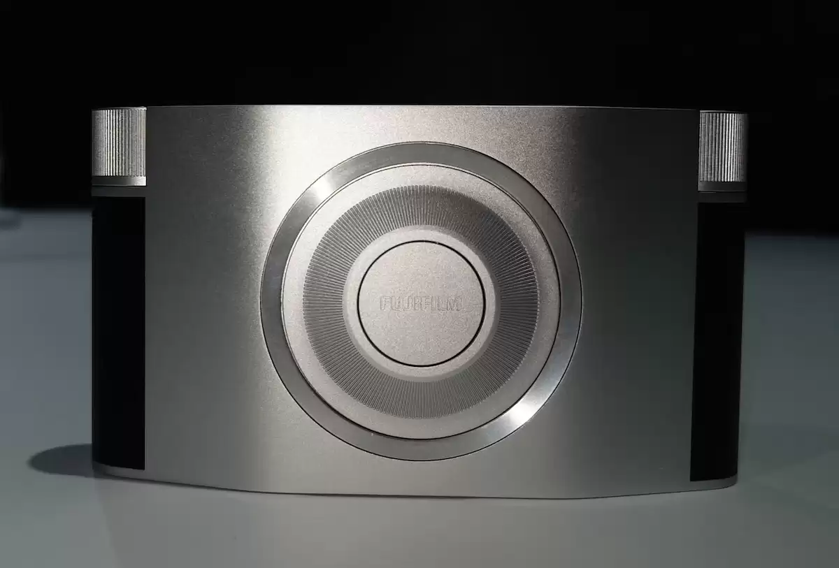 富士展示“无镜头相机”：光学相位调制器件替代传统镜头，用AI算法重建清晰图像