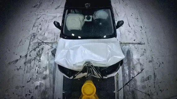 全球首次720度三连碰！AION i60挑战成功：刮底不起火爆炸