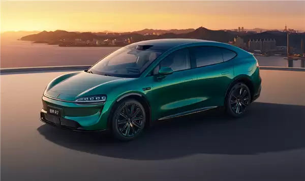 特斯拉Model Y国产强敌！智界R7累计交付量破10万台