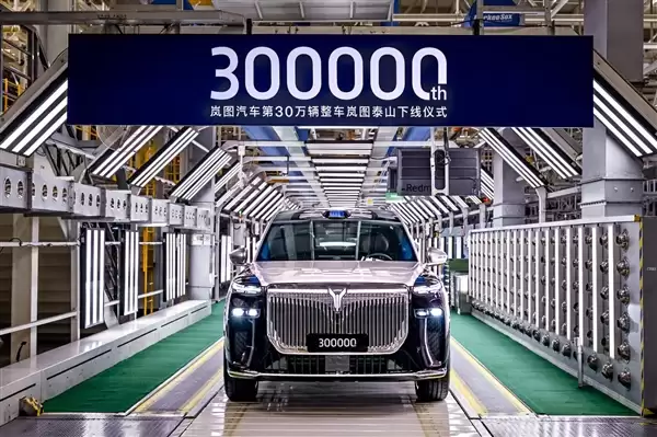 岚图第30万辆整车下线：华系最霸气旗舰SUV泰山来了！