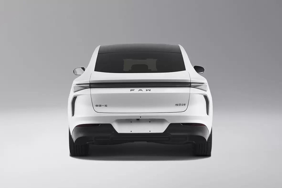 一汽奔腾首款纯电中大型轿车越意 08 申报：外观简洁，配备“FAW”尾标