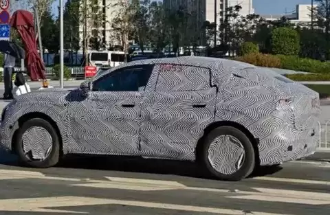 小鹏MONA首款轿跑SUV曝光,2026年全球上市