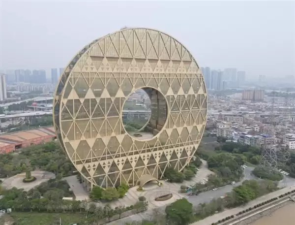 广州地标“最丑建筑”铜钱大厦拍卖：无人报名