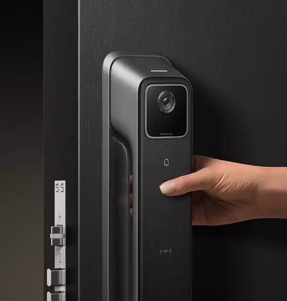 不到三月 2499 → 1388 元腰斩：小米智能门锁 4 Pro 新低，隔空刷掌秒开锁