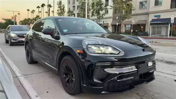 座舱史诗级革新 首搭曲面中控屏!保时捷纯电卡宴11月19日全球首发