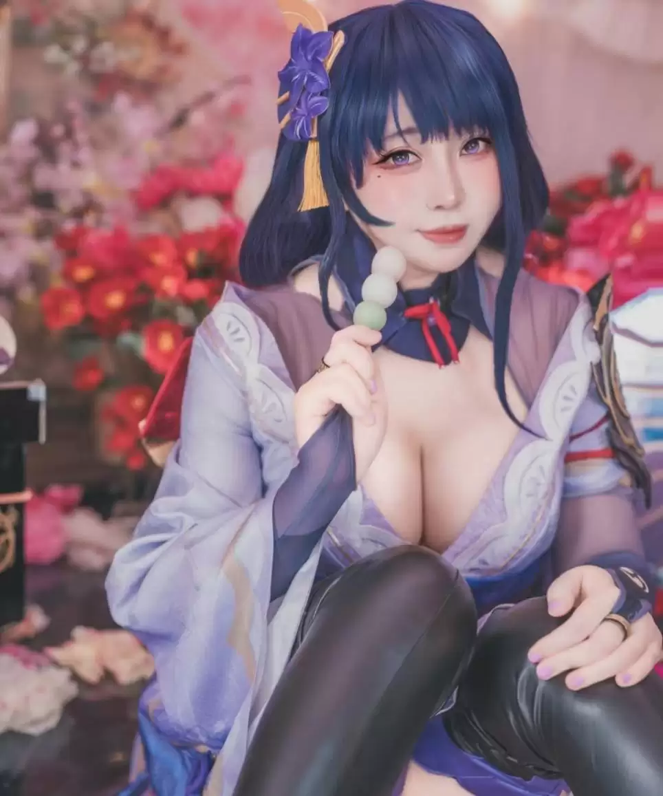 日本Coser「ぬえ山ぬえっちゃ」以独特身形演绎原神角色