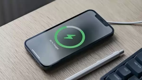 半年实测揭秘快充到底伤不伤电池：损耗差距不到1%