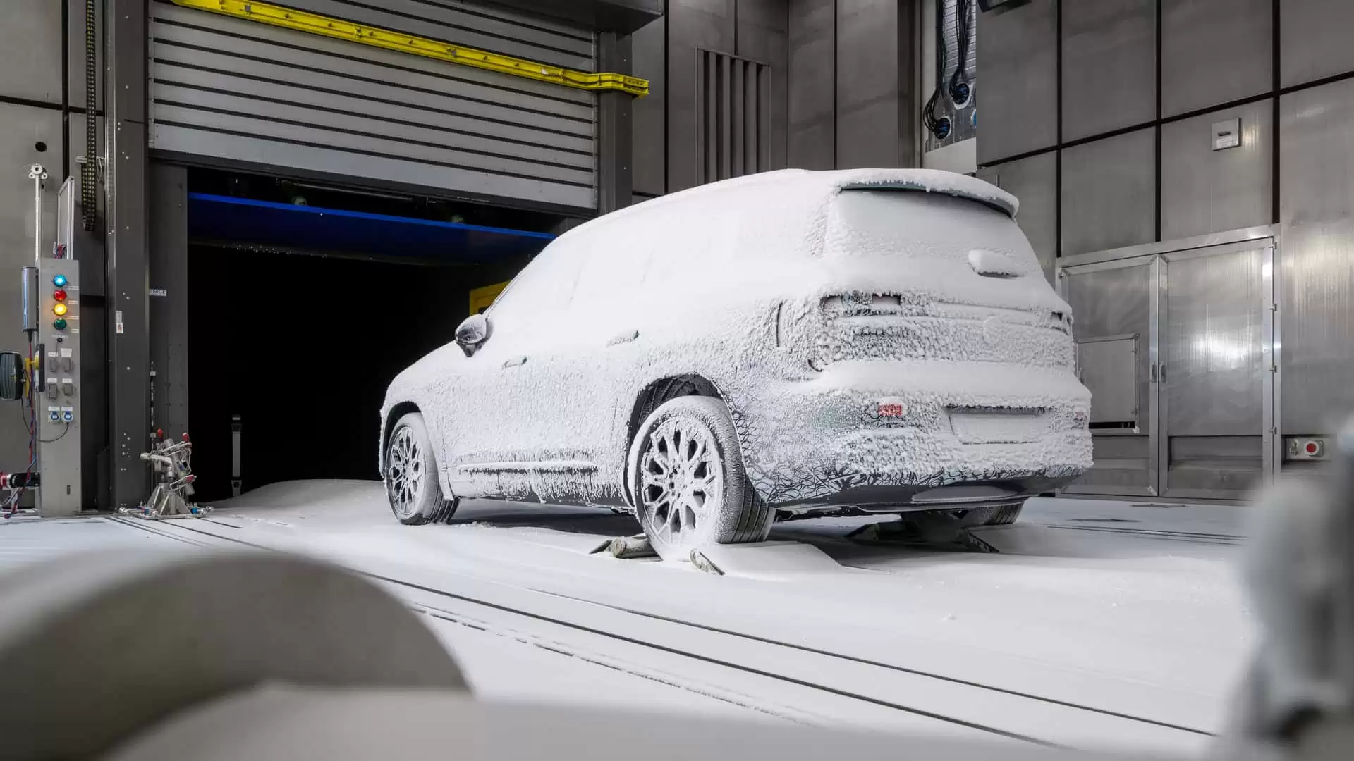 梅赛德斯-奔驰公布全新一代 GLB 内饰：七座、三联屏，星空顶吸睛