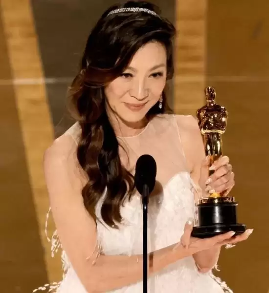 杨紫琼批好莱坞刻板印象:要找借口才能启用亚裔面孔