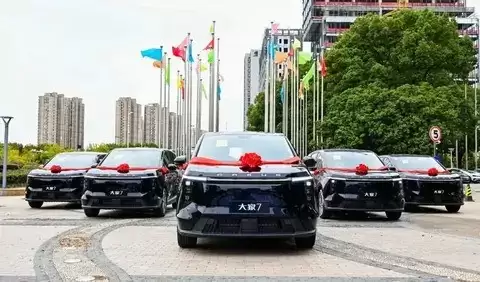 上汽大通交付百台换电MPV，开启网约车新纪元