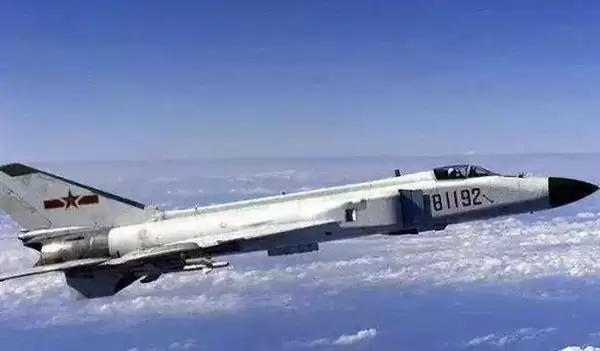 乌合麒麟新作:福建舰、南湖红船同框+ 拭目81192返航