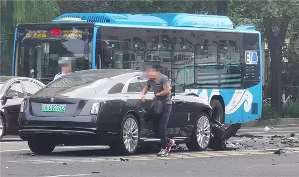 辅助驾驶不如国产！陈震回应劳斯莱斯事故：非常不理解为什么会和前方驻车发生100%前撞