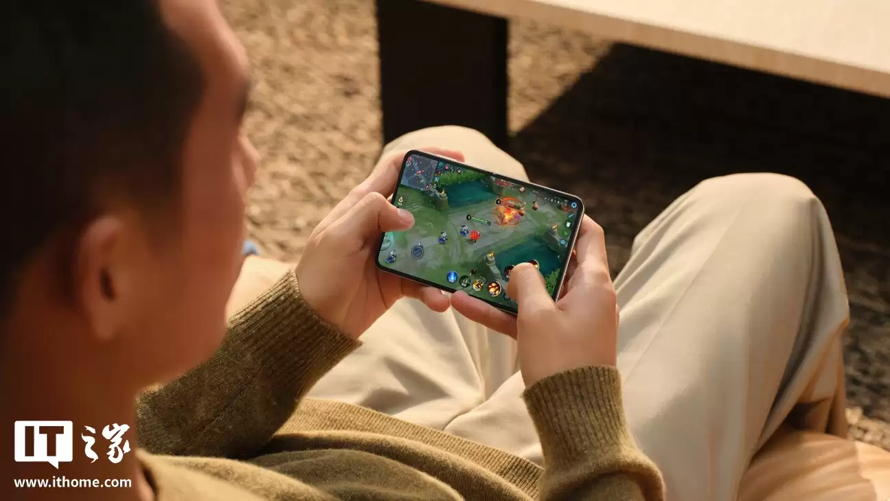 消息称 Top5 某厂开测比例没折叠宽的“阔屏直板机”，若顺利明年下半年发布